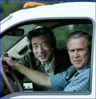 图文:布什会见小泉 重申反对朝鲜拥有核武器