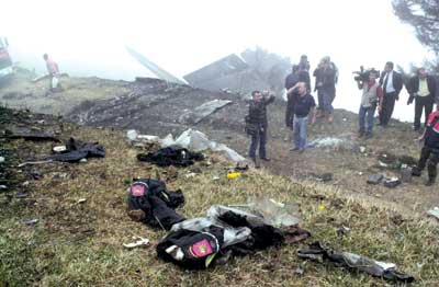 土耳其空难寻获46具遗体 目击者称飞机空中爆炸