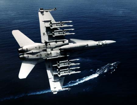 美军将生产1200多枚AIM-120C-7导弹(组图)