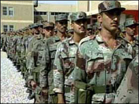 前伊拉克军队士兵要求补发8月到11月工资(图)
