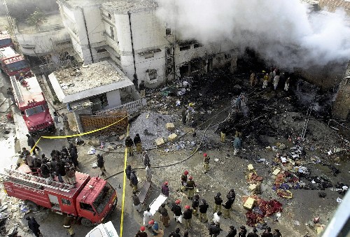巴基斯坦发生卡车爆炸造成5人死亡(组图)