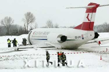 奥地利客机在慕尼黑机场附近迫降 8人受伤(图