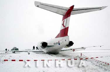 奥地利客机在慕尼黑机场附近迫降 8人受伤(图