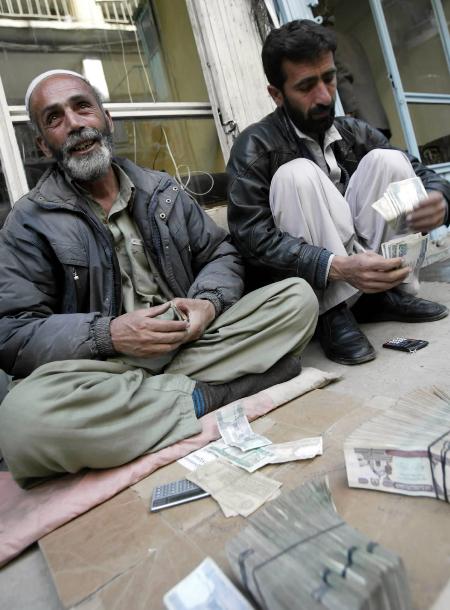 图文:阿富汗新币贬值(2)