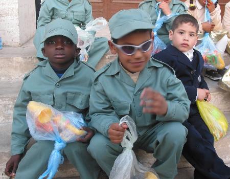 图文:利比亚少年儿童超过人口三分之一(4)