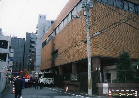 图文:中国驻大阪总领事馆大门被撞后照片