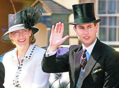 英国爱德华王子夫妇商界失意"投奔"英女王