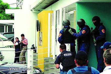 智利驻哥斯达黎加使馆1警官劫11名人质(组图)