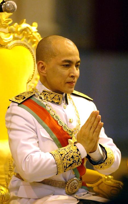 图文:柬埔寨新国王西哈莫尼登基仪式举行(3)