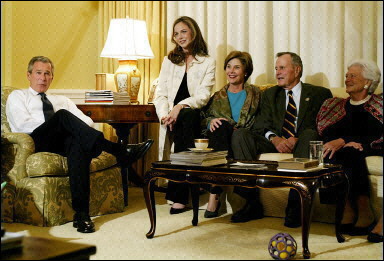 图文：布什一家在白宫总统官邸静观大选结果