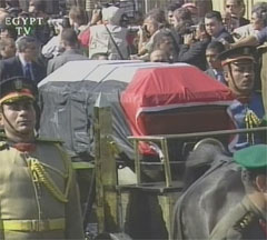 阿翁葬礼在开罗举行数小时后在拉马拉下葬(图)