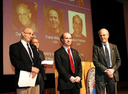 组图：2004诺贝尔奖得主会聚瑞典10日领奖