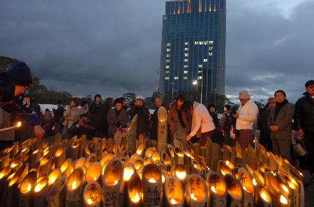 图文:日本纪念阪神大地震10周年(3)