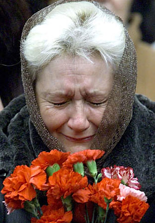 俄罗斯库尔斯克号潜艇遇难者家属起诉俄政府