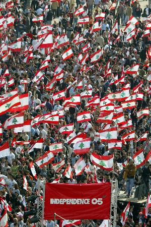 图文：黎巴嫩万人游行要求叙利亚撤军