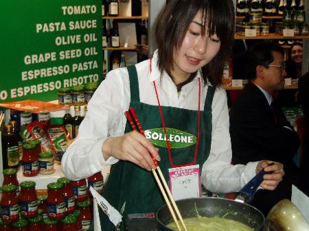 组图:日本举行国际食品展