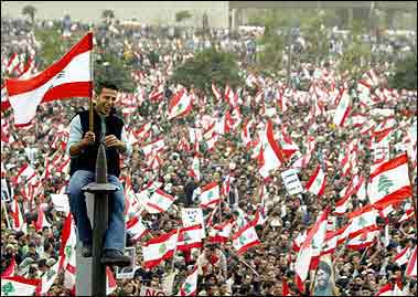 黎巴嫩真主党数十万人游行支持叙利亚在黎驻军