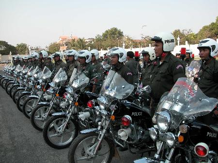 图文:中国援助柬埔寨400辆警用摩托车(2)