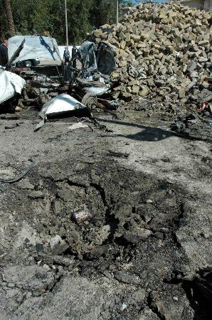 图文：伊拉克卫生部附近发生汽车炸弹爆炸事件(3)