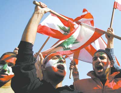 黎巴嫩百万人举行反叙利亚游行纪念遇难哈里里