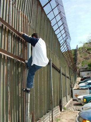 美国将斥资上百亿打击墨西哥边境非法移民(图)_新闻中心_新浪网