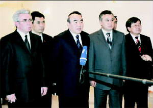 吉尔吉斯前总统阿卡耶夫辞职后将从事科学研究