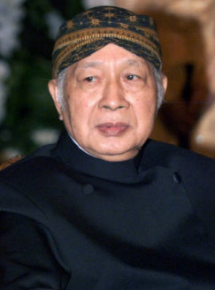印尼前总统苏哈托因肠出血入院接受治疗(图)