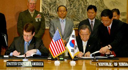 图文:韩美举行防卫费分担协定签字仪式(1)