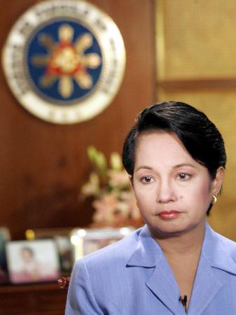 菲律宾总统就竞选舞弊丑闻向国民道歉