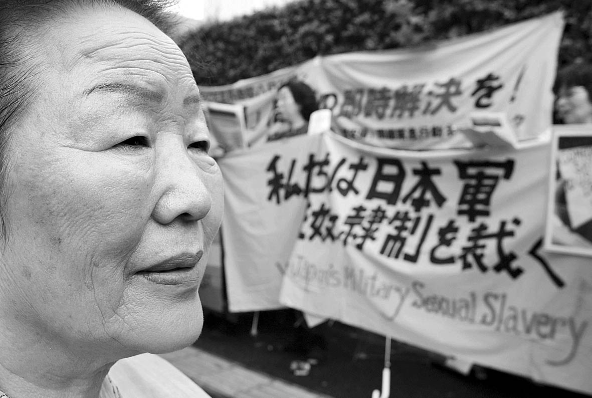 韩国二战慰安妇在日本国会前抗议(图)