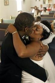 患难见真情：美国新奥尔良灾民举办集体婚礼
