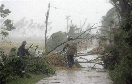 台风达维横扫东亚东南亚造成120人死亡(组图)