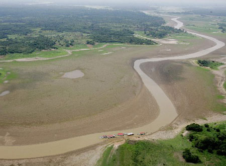 组图:亚马孙河流域河流几乎干涸