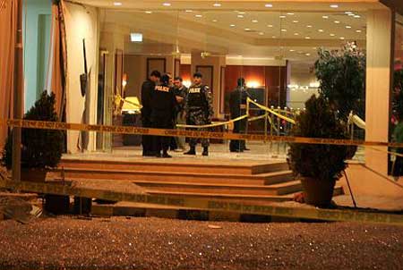 首都安曼三家饭店当晚相继发生3起自杀式炸弹爆炸事件,目前造成至少53
