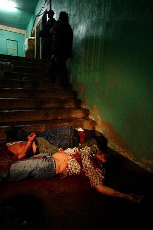 洪都拉斯最大监狱囚犯发生枪战13人死亡图