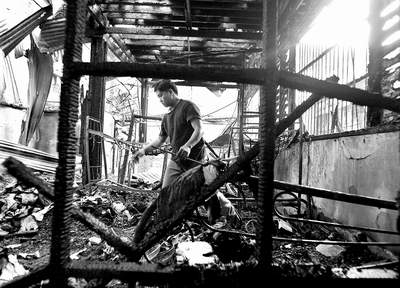 菲律宾大学宿舍发生火灾 至少8人被烧死 3人烧