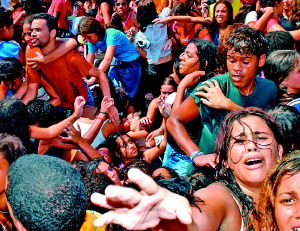 签售会发生踩踏事件巴西30多名歌迷伤亡