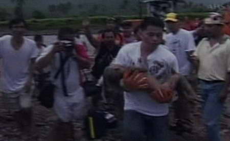 菲律宾暴雨引发泥石流200人死亡1500人失踪
