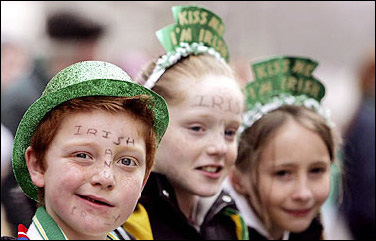 图文报道:英国伦敦举行爱尔兰传统节日大游行