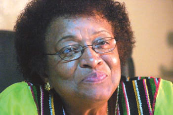 非洲历史上第一位民选女总统瑟利夫(图)