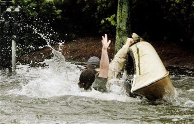 美国遭遇70年最严重水灾数百人撤离(图)