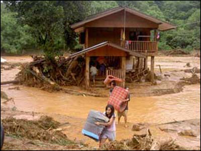 泰国北部发生严重洪灾 30人死亡百余人失踪(图