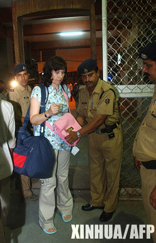 孟买发生连环爆炸 新德里火车站加强安检[组图