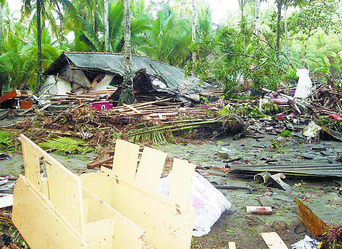 印尼强震掀2米高海啸