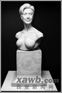 8月9日,这尊希拉里雕像在纽约性博物馆亮相.