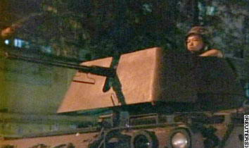 泰国发生军事政变坦克包围政府大厦