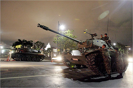泰国发生军事政变坦克包围政府大厦