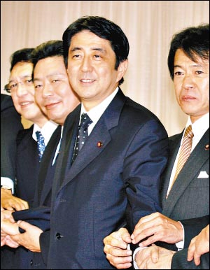 安倍 导师 成 老二 日本自民党组新 三役 图 新闻中心 新浪网