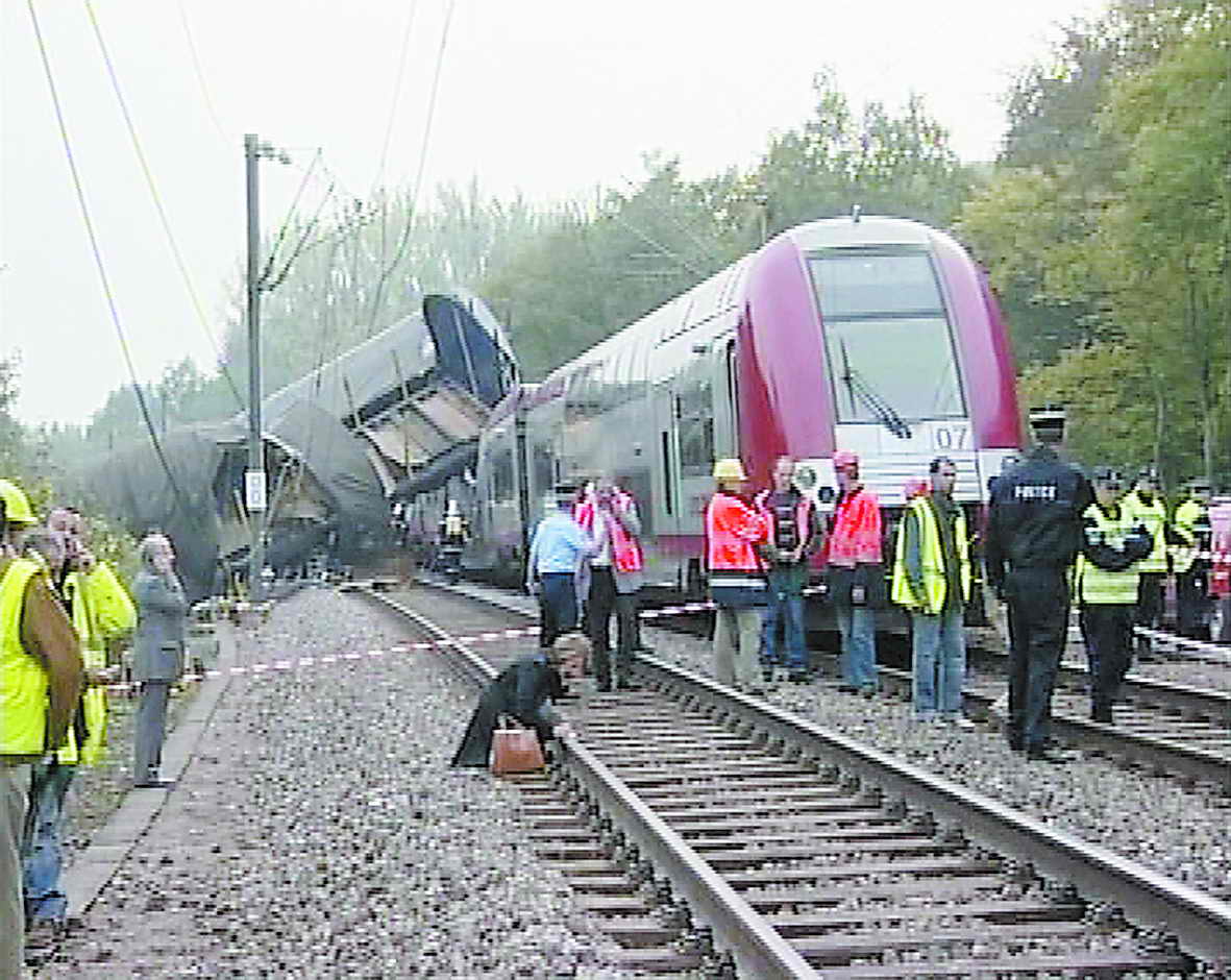 法国两列车相撞