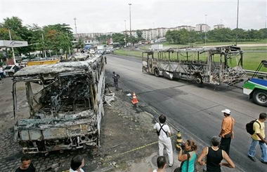 巴西里约热内卢黑帮暴乱19人死亡21人受伤(图